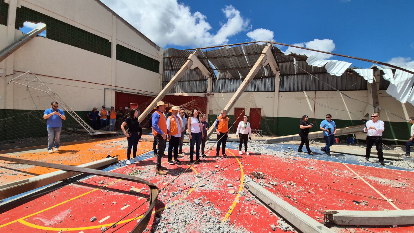 Governador anuncia a construção de bunkers em escolas estaduais