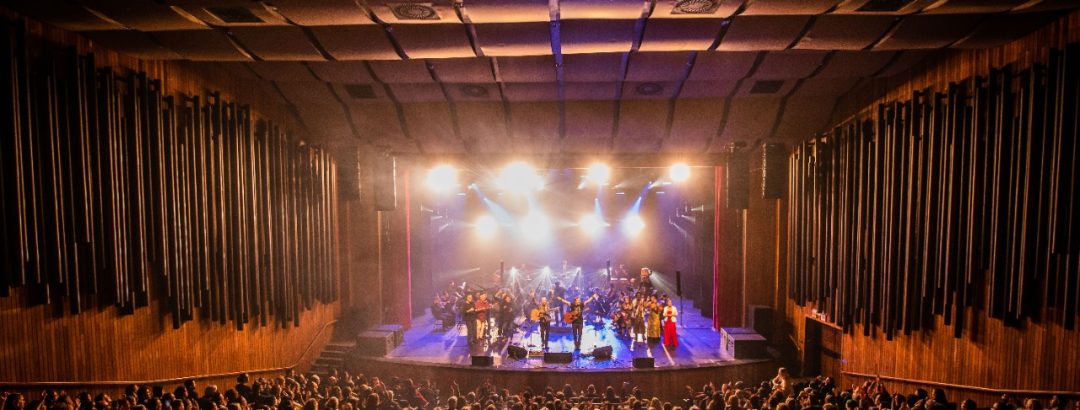 SC canta no palco, mas engasga no edital da cultura