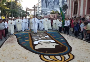 FÉ SOBRE OS TAPETES