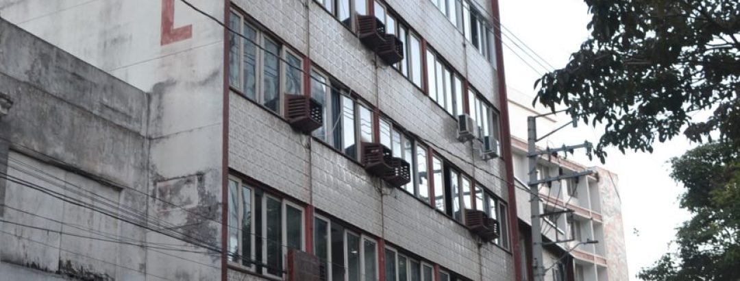 A CIDADE FECHA A PORTA