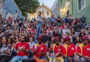 SAMBA DE VOLTA À ESCADARIA