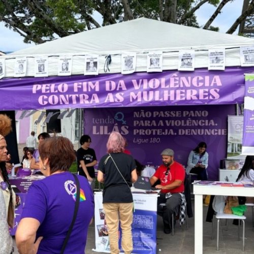 TENDA LILÁS NO CENTRO