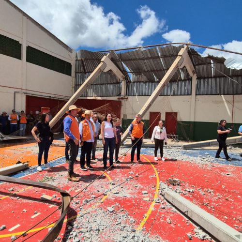 Governador anuncia a construção de bunkers em escolas estaduais