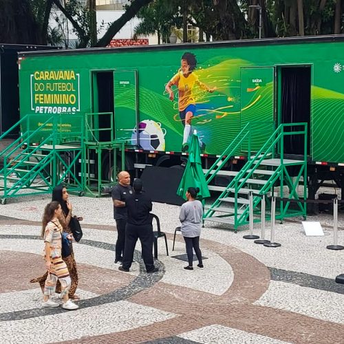 Futebol feminino na praça
