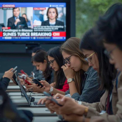 O caos, a bolha e o vazio do debate político
